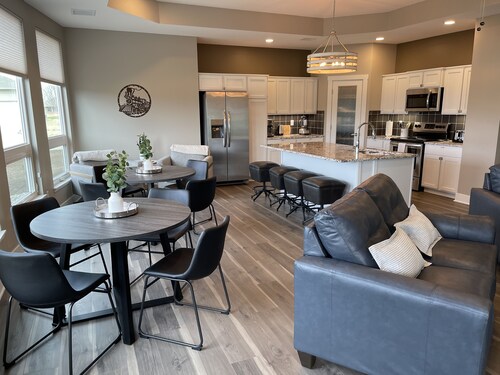 Golf Course Getaway!  Right on Sand Creek Golf Course, Newly Built