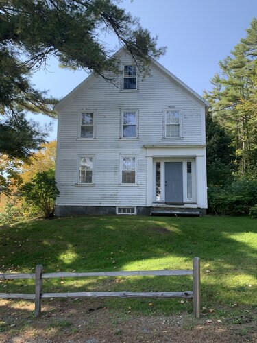 Coastal Farmhouse in historic Sheepscot Village