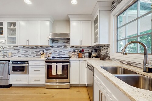 Golf Front Home with Course View, WiFi, Patio & Grill