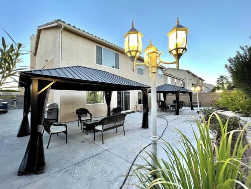 Luxury, Cheerful & Spacious 5 Bedroom Home! Free P