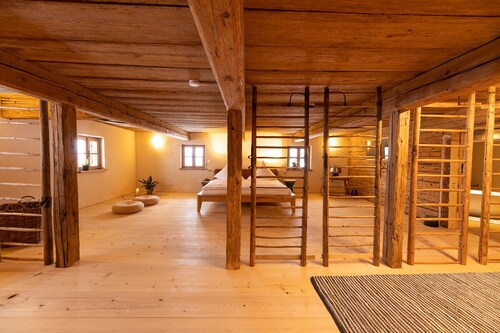das Forsthaus - historischer Hof mit Sauna & Weiher inmitten einer Waldlichtung