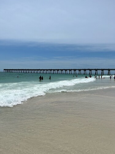 Coastal Getaway near Pensacola beach, Downtown & NAS + walk to bayou & marinas