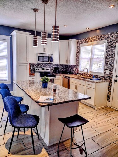 Private 3 bd/2.5 ba close to Downtown & Medical District