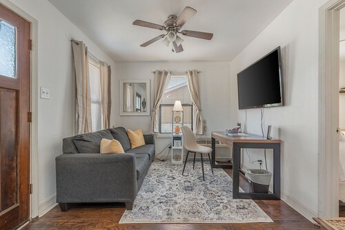 Blue Bungalow ~ less than a mile from TAMU
