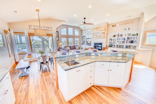 Soundside Dog Friendly Home in Avon with Private Pool, Hot Tub, and Game Room