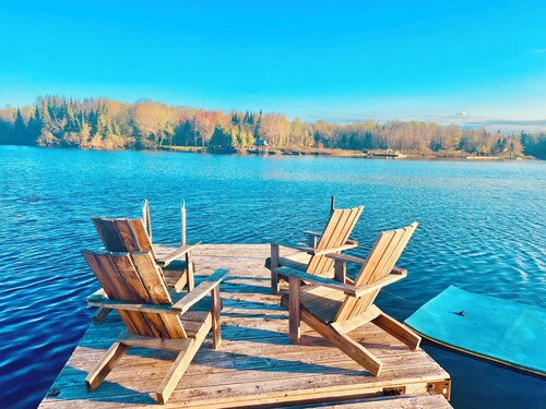 Waterfront cottage with games room on Lake Cecebe