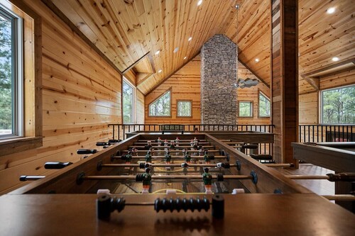 Sleeps 28! • Loaded w/ Amenities • Mins from Lake!