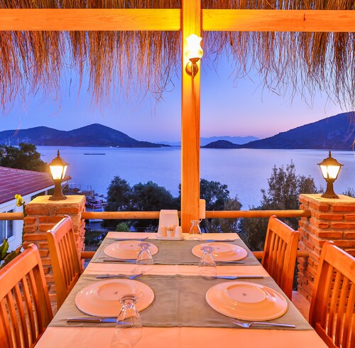 Almond Bungalow Hotel