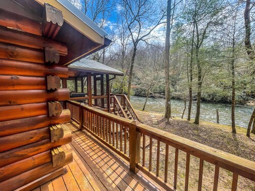 River Run Cabin - 20 Ft from River Edge - 15 Min from Blue Ridge - 3Bd 2Bth