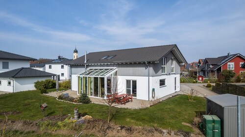 Ruhige und moderne Ferienwohnung mit Bergblick