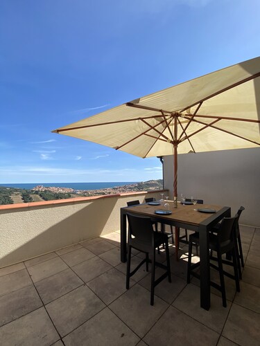Maison récente climatisée avec vue exceptionnelle sur mer.