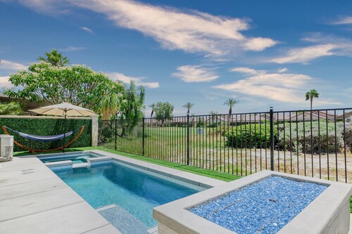 Coachella Valley Getaway: Cal-King, Hiking, Pickleball, Golf, Swim