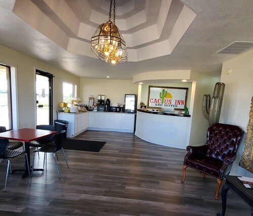 Cactus Inn & Suites