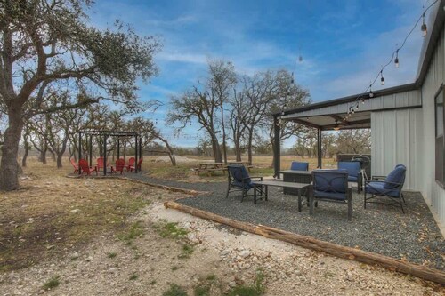 Hill Country-Fire Pit & Hot Tub!