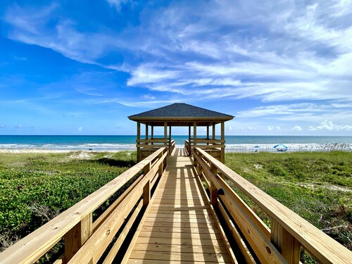 Ocean View Condo - Oceanside Beach Retreat