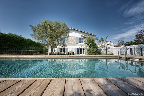 Large house completely renovated with heated swimming pool, for up to 18 people