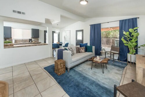 Fresno House| 3 Bed/2 Bath | Large Backyard | 1/2 mile to 41 hwy!