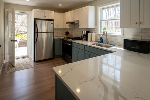 NEW! Renovated Family-Friendly Vineyard Haven Home, Close to town!