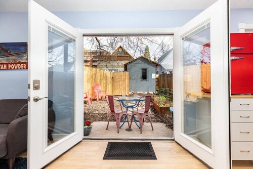 Adorable & Pet Friendly-Close to U and Downtown!