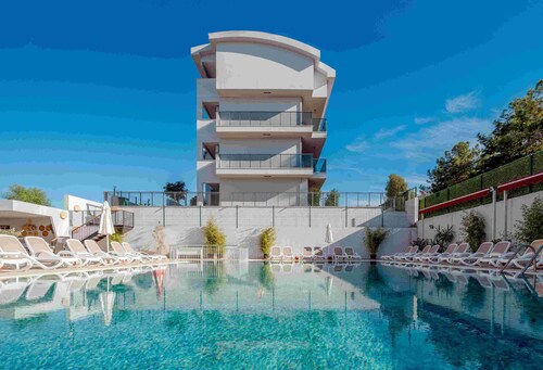 A Hotel Side
