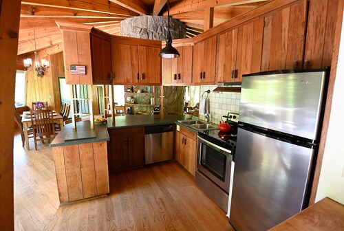 Camp Highlands- YOUR Highlands, NC destination 4 BR/3.5 baths and lake.