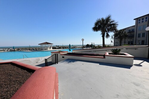 OCEANFRONT 2 BEDROOM CONDO! VILLA CAPRIANI