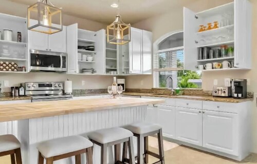 Luxury, Comfort & Waterfront Bliss – Welcome to Villa Del Rio