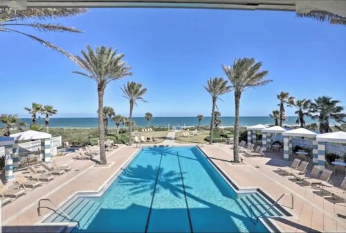 3 bedroom condo in gated comm. with private beach. Lake view from balcony