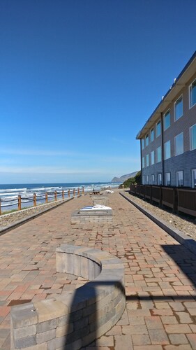 Sailor Jack's Oceanfront Inn