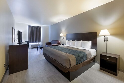 Econo Lodge Inn & Suites Bridgeport