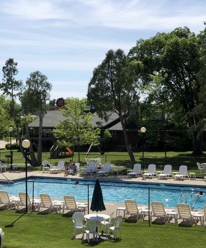 Amber's Inn & Suites