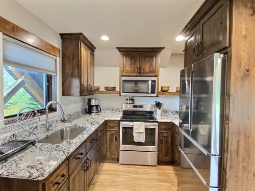 New one-bedroom upstairs apartment near Teton Canyon