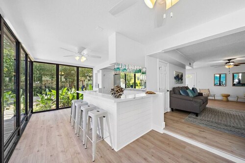 Cozy Home Near Kemah Boardwalk with Game Room