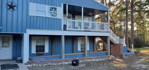 Stay 'n' Play
Upstairs 2 Bedroom Apartment 1/4 mile from Houston County Lake