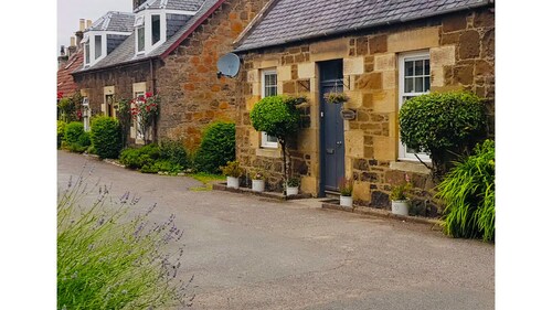 Holmlea Cottage, a sweet and charming getaway in a picturesque Fife village.