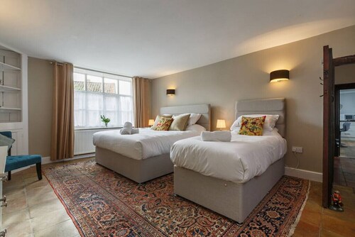 The Green House Hotel Cromer Sleeps 20 - Hot Tub