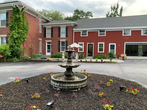 Captain Sweetser's Inn