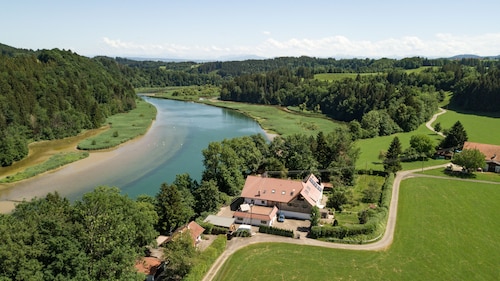 Idyllische Ferienwohnung mit 2 Schlafzimmern und Balkon im Haus an der Iller