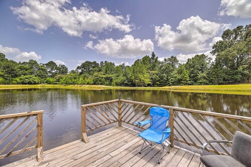 Lakefront Cabin w/ Access to 2 Paddleboats!