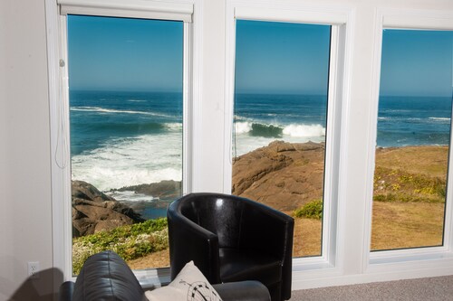 Promo! Oceanfront Condo with Indoor Pool, Wifi and HDTV!