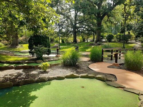REST IN THE FOREST RECENTLY REMODELED VILLA WALKING DISTANCE FROM STARVED ROCK
