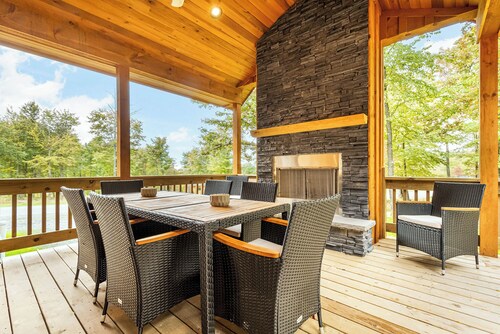 Hilltop Hideaway by Taylor Made Deep Creek