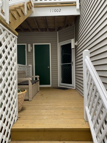 Sea Colony 2 BR, Screened Porch, Steps to Pool, Pickleball, Tennis