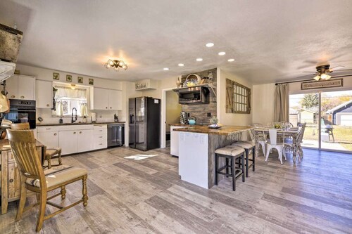 Stunning home with mountain views & river access nearby