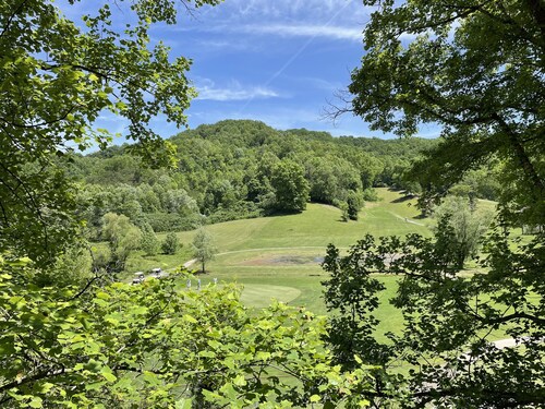 "Hit the Breaks" - Three bedroom cabin just outside Breaks Interstate Park!