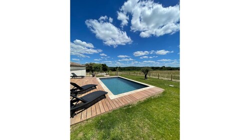 Longère en pierres avec piscine privative chauffée