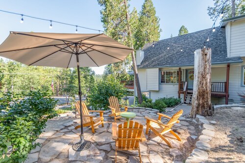 Bear House - Walking Distance to Snowflake Lodge, Pool,Lake and Recreation!