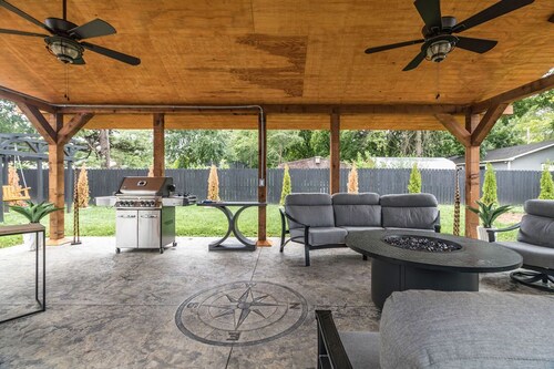 Villa Bella elegant family retreat in downtown Bentonville