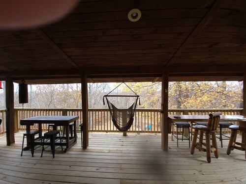 Fern Ridge Cabin - Hot Tub - 60 Acres with Trails!