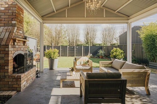 Cow Bell Cottage - Trentham, Retreat, perfect for Families, Bikers, and Foodies.